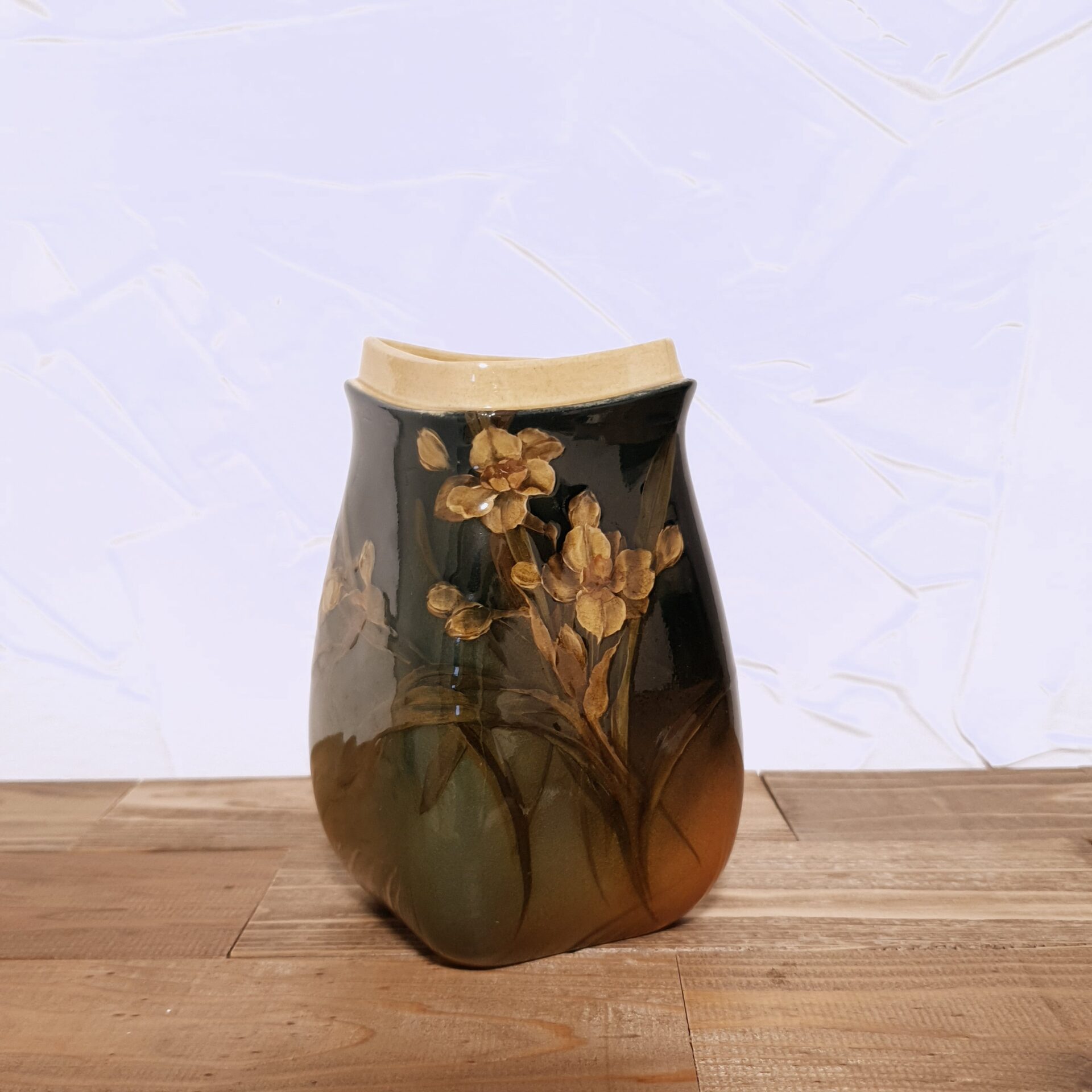 ルックウッド(Rookwood)のアンティーク花瓶